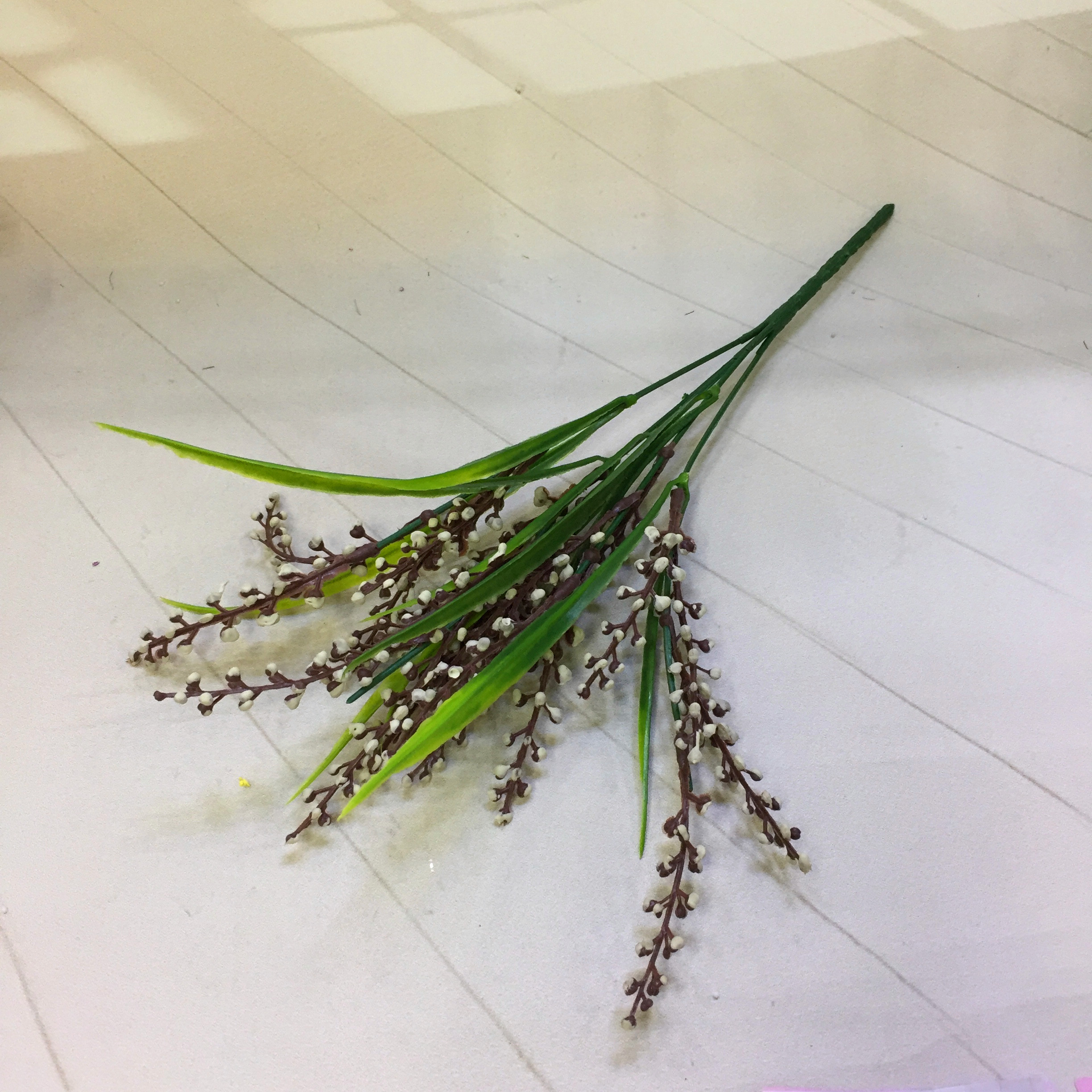 Factory direct sales of 5-head bamboo-leaf pearl fruit artificial flowers Specification image