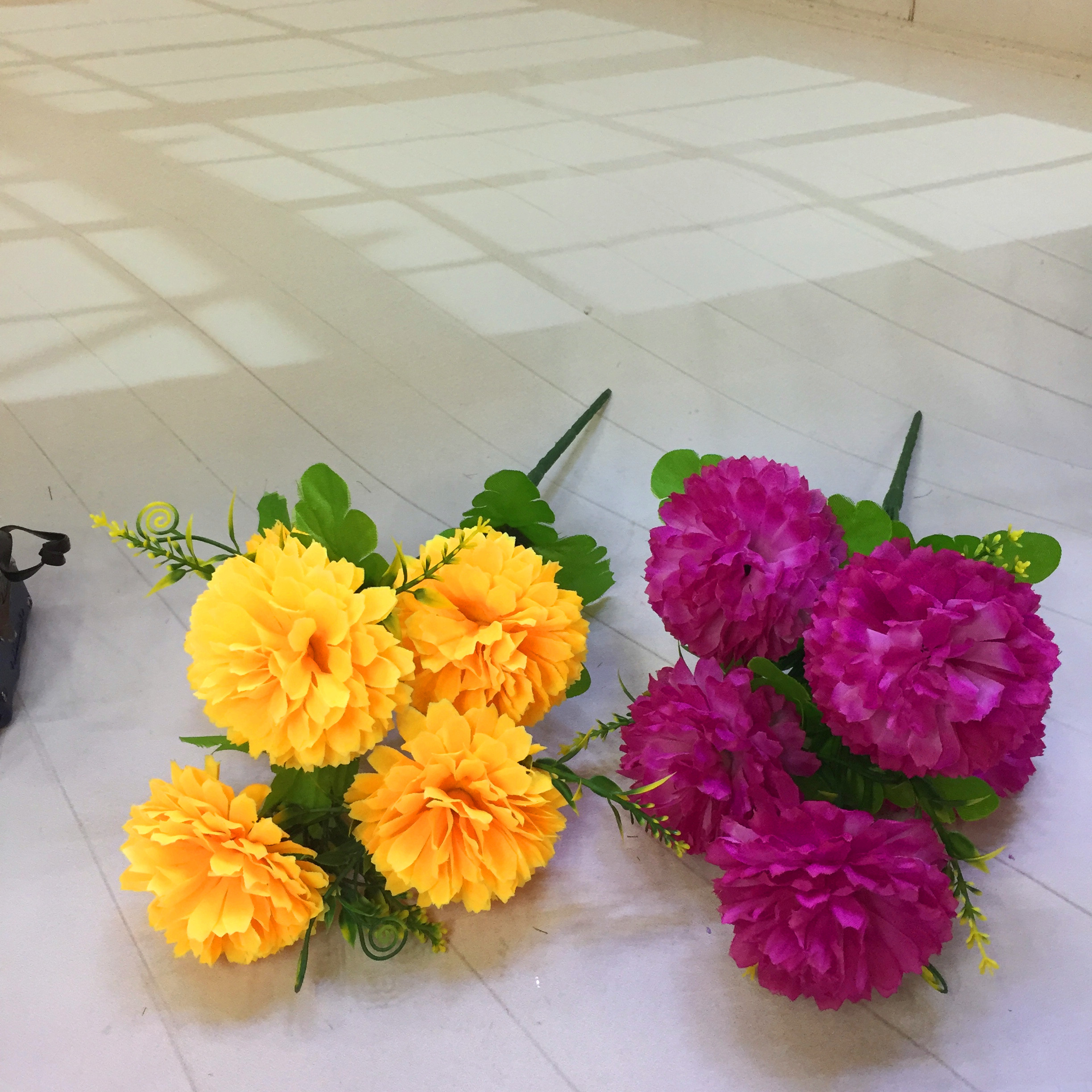 Factory direct sales of 5 TC lilac artificial flowers Application Scenario