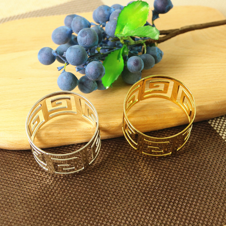 Stainless steel creative hollowed-out square napkin buttons, napkin rings, hotel table tableware, mouth cloth rings, accessories, stainless steel gold-plated napkin rings, hotel supplies, tableware, table decoration, Western dining utensils, kitchenware Application Scenario