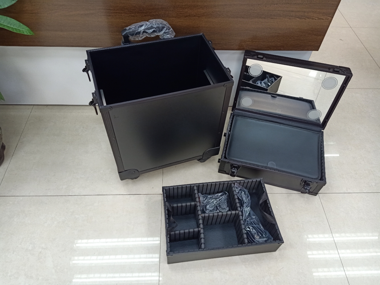 Large-capacity multi-layer combination handle makeup box with light, universal wheel LED light box, beauty nail and tattoo toolbox Specification image