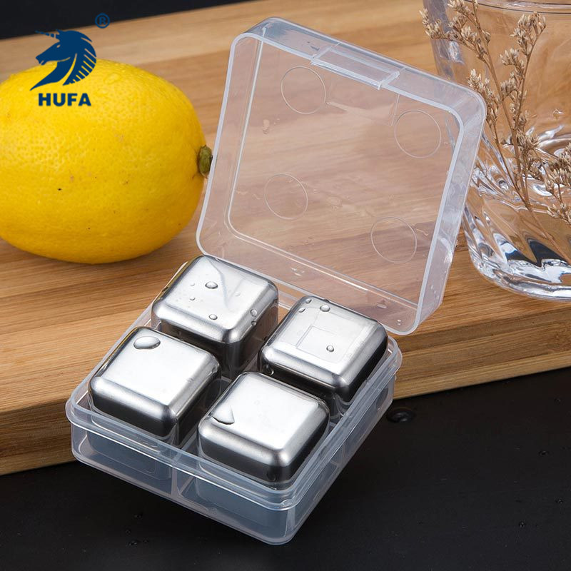 304 stainless steel ice cubes, quick-freezing ice grains, metal ice grains, coffee beverages, whisky, bar wine utensils, creative supplies, stainless steel ice wine stones, bar supplies, beer utensils, stainless steel beer multi-purpose ice cubes, quick-freezing Application Scenario