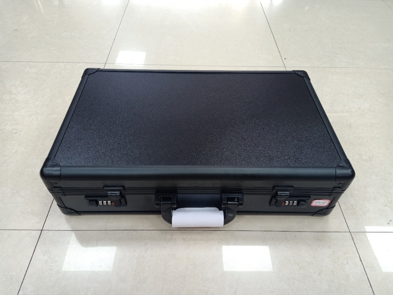 Hairdresser's tool box, hairdresser's suitcase, combination lock, scissors, hair dryer, storage box, hairdresser's tool kit