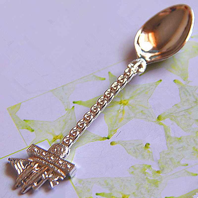 Factory wholesale vintage dessert spoons, smooth sailing small spoons, coffee spoons, premium spoons (JY44), creative tableware, decorative spoons, stainless steel dessert spoons, fruit spoons, ice cream spoons. Item Picture
