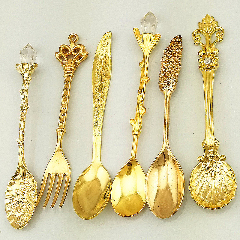 Retro European court tableware 6-piece set: fruit fork, cake fork, pomegranate flower, coffee spoon, small spoon, gold and silver, bronze, dessert spoon, dessert fork, coffee mixing spoon, tableware, ice cream spoon, fork spoon details Picture