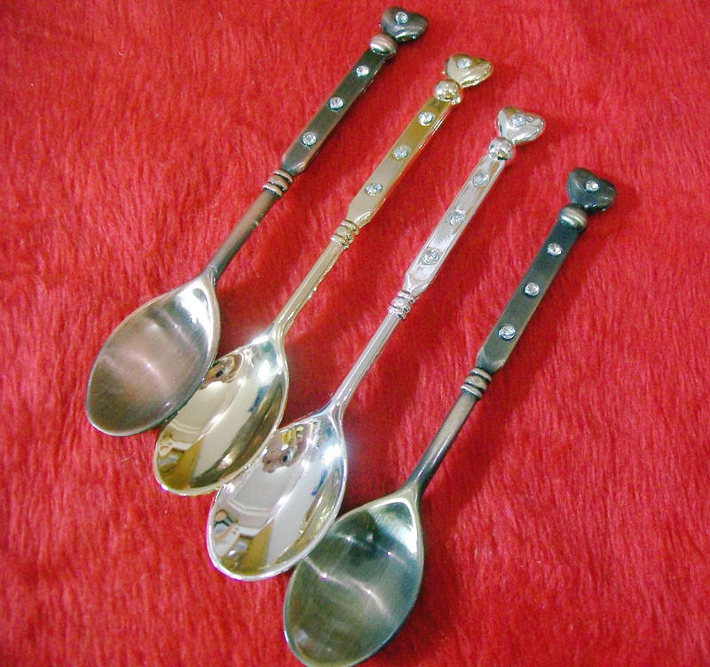 Creative and fashionable 4-piece set of heart-shaped diamond coffee spoons, stirring and adjusting desserts, cake decoration spoons jy21 Specification image
