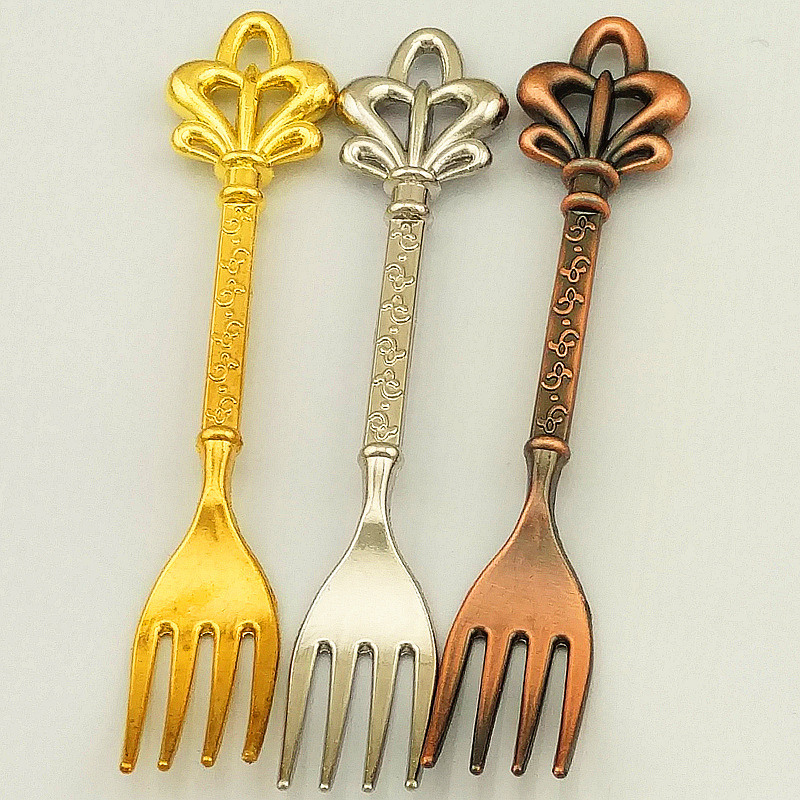 Retro crown fruit fork set in gold, silver and bronze colors, creative and fashionable 4-finger fork, retro fork, auspicious and lucky knot