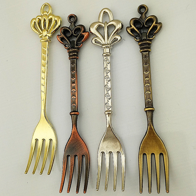 Retro crown fruit fork set in gold, silver and bronze colors, creative and fashionable 4-finger fork, retro fork, auspicious and lucky knot Specification image