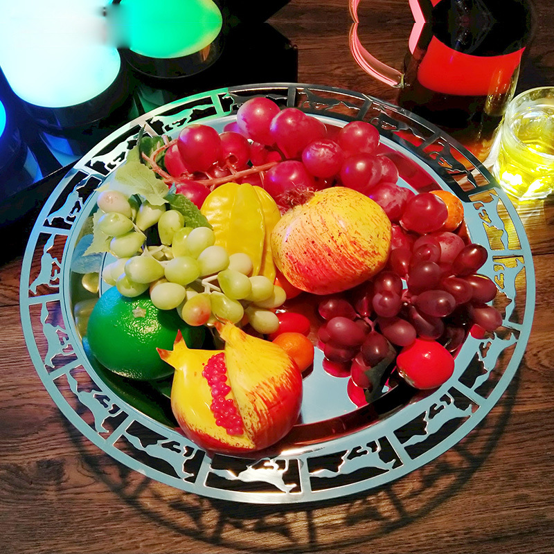 European-style stainless steel peppa horse fruit plate with seat, creative fruit plate with feet, snack plate, bar, ktv, living room fruit basin Application Scenario
