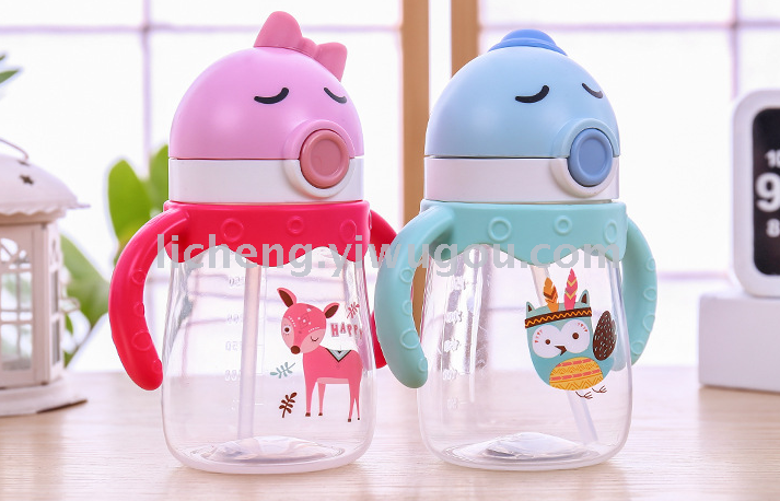 New children's straw cup, plastic cup with handle, baby drinking cup, portable kindergarten suction cup details Picture
