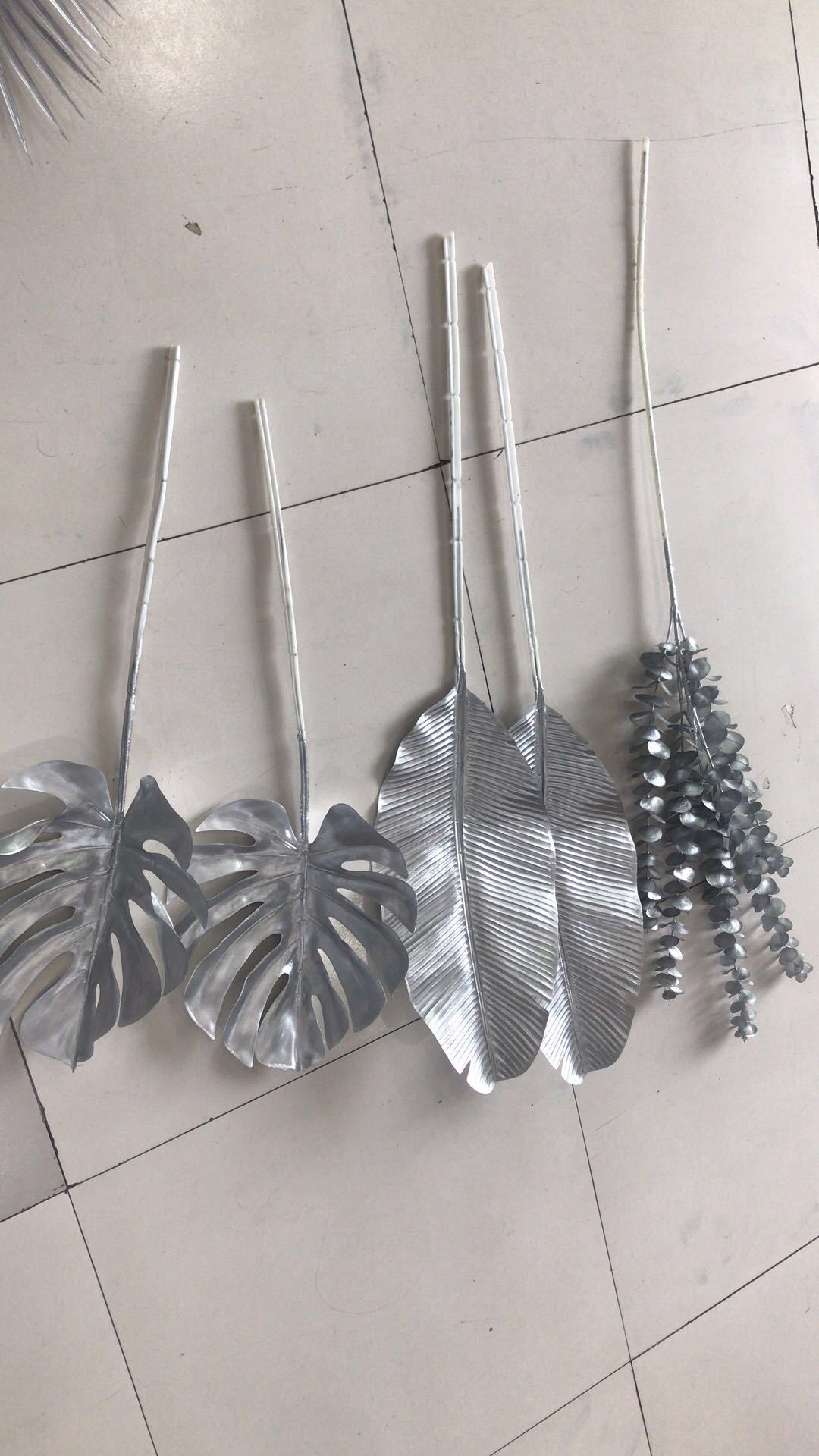 Simulated wedding leaves, simulated Persian leaves, simulated turtle-back leaves, simulated fan leaves, simulated Japanese taro leaves, simulated flowers, simulated lawns, simulated trees, simulated vines, simulated flowers, simulated greenery Application Scenario