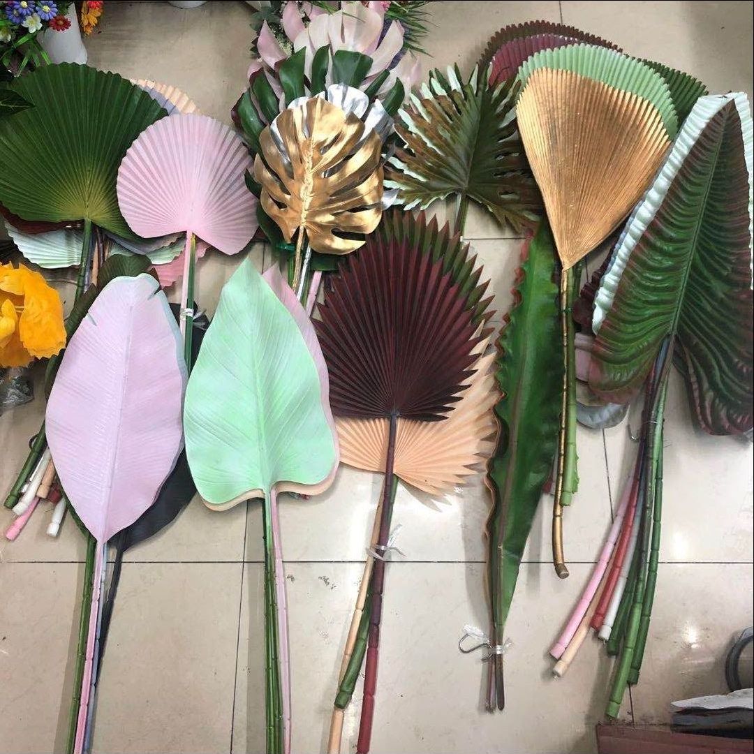 Simulated wedding leaves, simulated Persian leaves, simulated turtle-back leaves, simulated fan leaves, simulated Japanese taro leaves, simulated flowers, simulated lawns, simulated trees, simulated vines, simulated flowers, simulated greenery details Picture