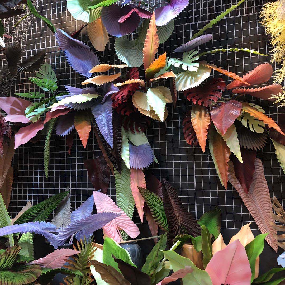 Simulated wedding leaves, simulated Persian leaves, simulated turtle-back leaves, simulated fan leaves, simulated Japanese taro leaves, simulated flowers, simulated lawns, simulated trees, simulated vines, simulated flowers, simulated greenery