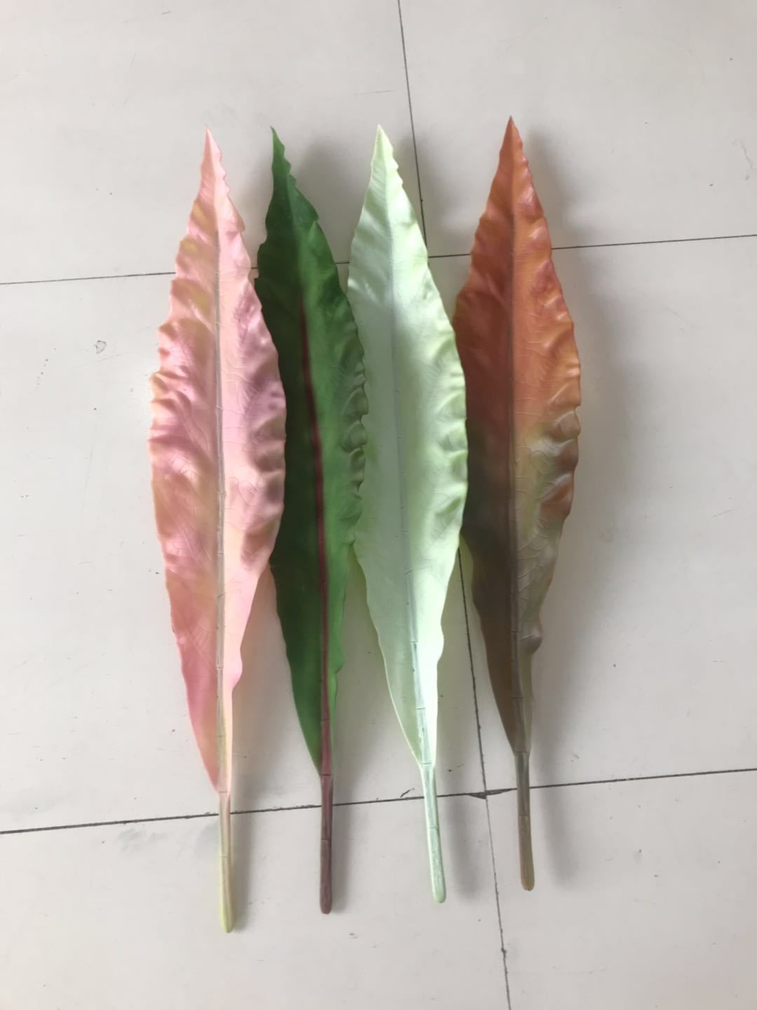 Simulated wedding leaves, simulated Persian leaves, simulated turtle-back leaves, simulated fan leaves, simulated Japanese taro leaves, simulated flowers, simulated lawns, simulated trees, simulated vines, simulated flowers, simulated greenery Item Picture