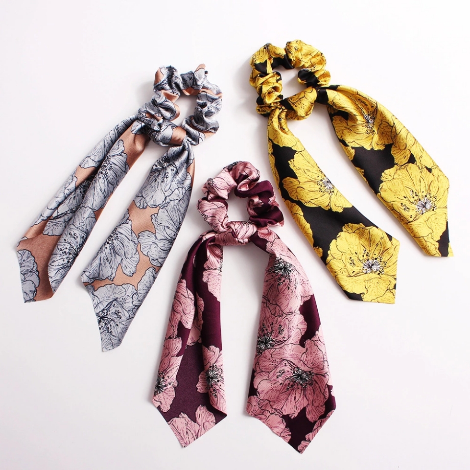 Cross-border best-selling European and American large-flower satin printed silk scarves, large intestine hair bands, ponytail hair accessories wholesale and customization Application Scenario