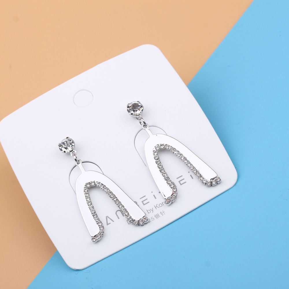 Pudding Station Boutique, trendy and popular long tassel pearl stud earrings, feminine charm earrings, and exaggerated and unique earrings Item Picture