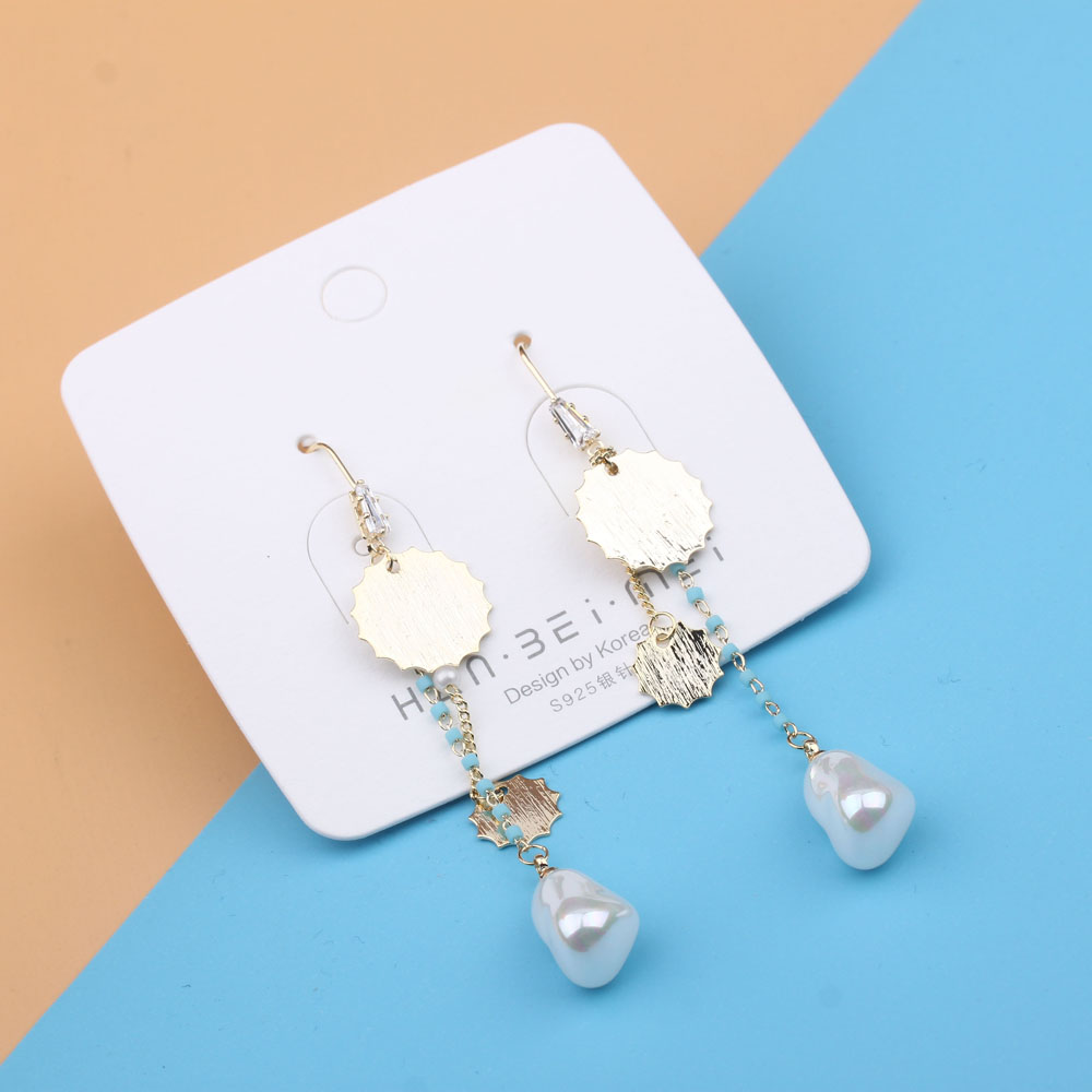 The new luxurious evening tassel long pearl women's earrings from Dongdaemun, South Korea, are super dazzling Application Scenario