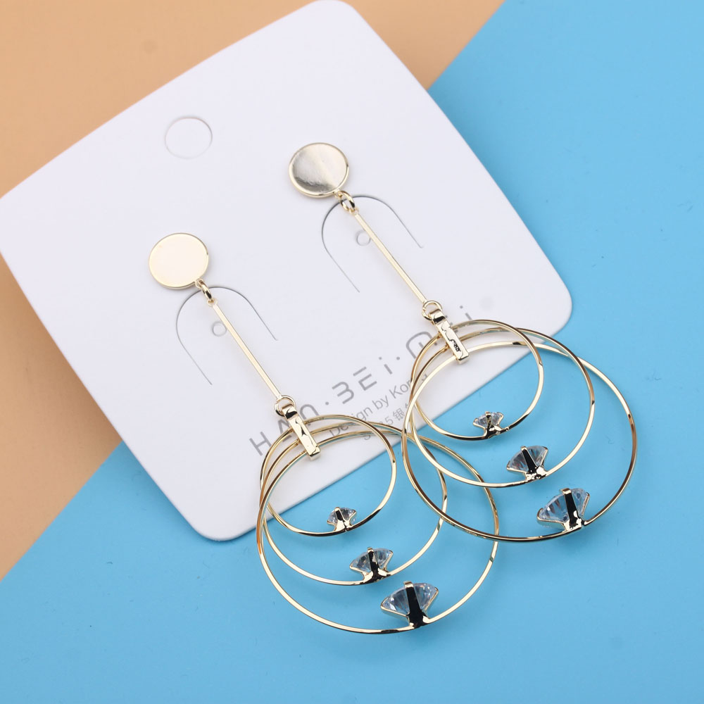 The new luxurious evening tassel long pearl women's earrings from Dongdaemun, South Korea, are super dazzling
