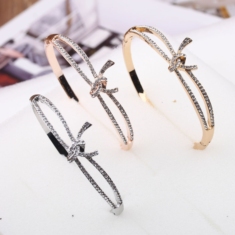 The 18k rose gold bracelet from the boutique is elegant and simple, a popular couple's jewelry Specification image