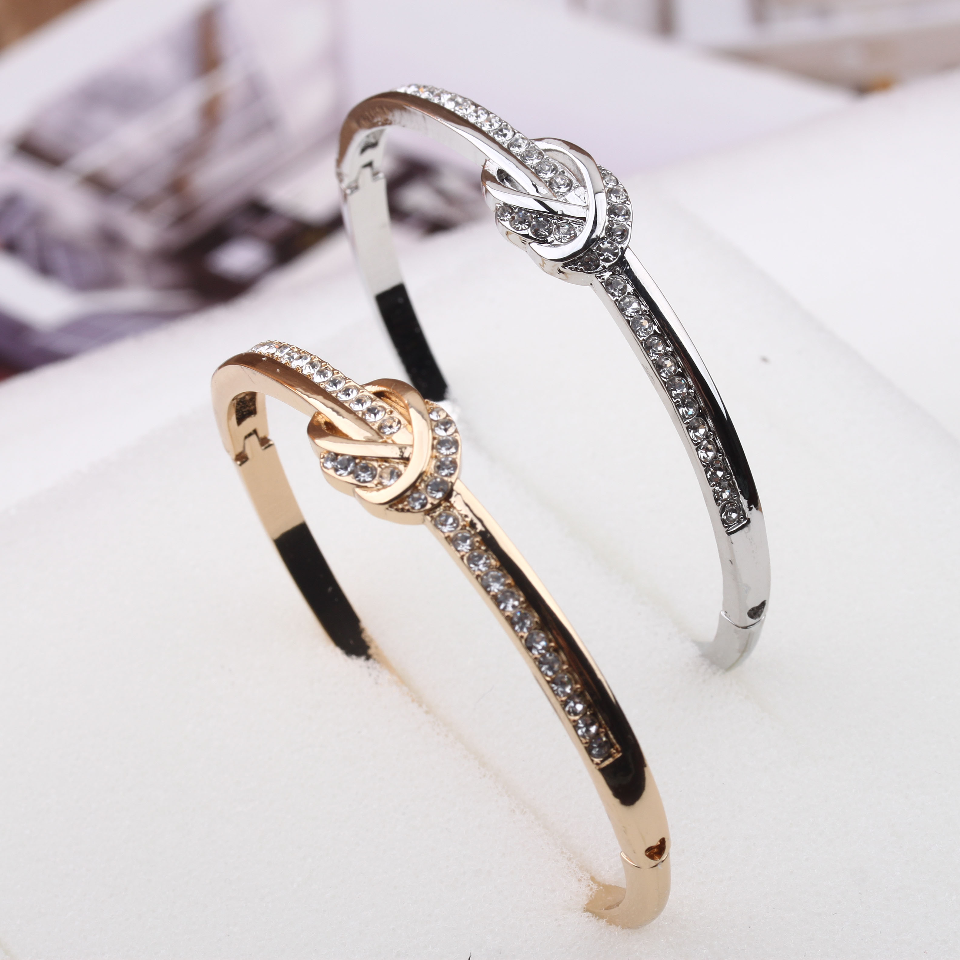Pudding Station Boutique offers 18K rose gold bracelets with diamond nails that won't fade for women Item Picture