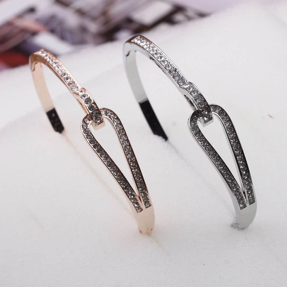 The Pudding Station boutique offers women's fashionable bracelets plated with 18K rose gold, featuring a unique and simple style Specification image