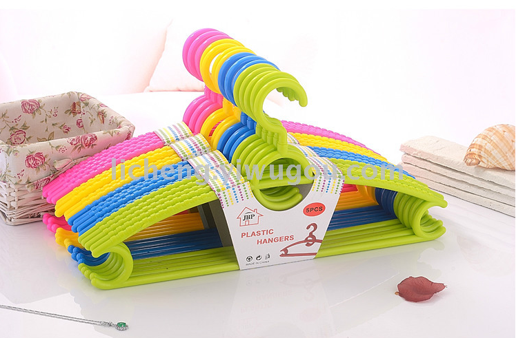 35823 plastic clothes hanger. Windproof coat rack, clothes rack, drying rack, new thickened dry and wet dual-purpose anti-slip rack for 5 pieces Application Scenario