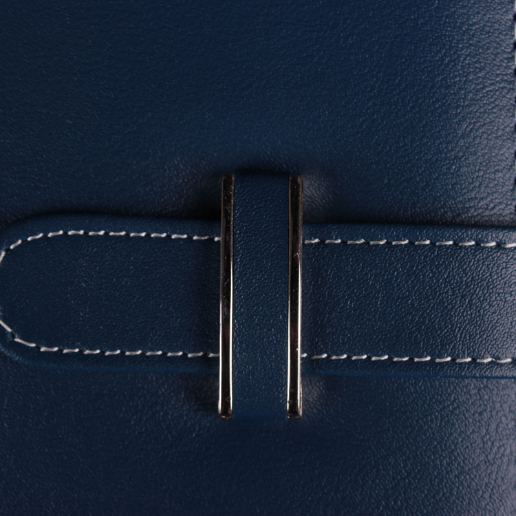 The manufacturer customizes multi-functional buttoned folder A4PU manager's clip and business meeting zipper bag with customizable logo Application Scenario