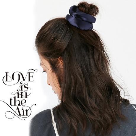 Qiyue Amazon Factory Silk Custom LOGO Mulberry silk Simple Large Intestine Hair Rope, Silk imitation hair band C194 Application Scenario