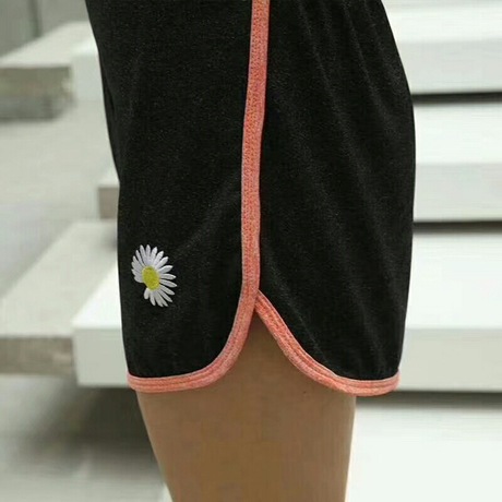 New Daisy quick-drying two-piece set, round-neck top, yoga, sportswear, casual quick-drying, short-sleeved and short-pants set Application Scenario