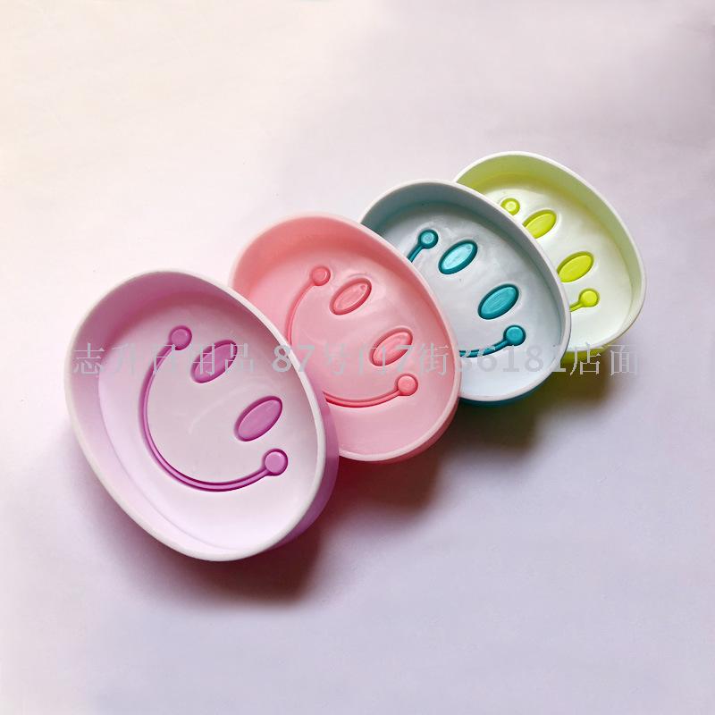 Creative smiling face draining soap box, oval plastic double-layer household daily bathroom soap box, soap tray Application Scenario