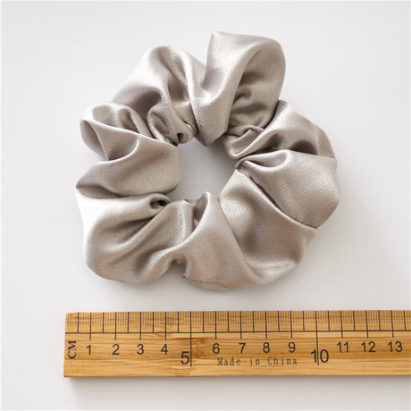 Autumn and winter Japanese and Korean version satin large intestine circle three-state accessory, cross-border European and American style hair band, ladies' versatile updo headwear batch Application Scenario