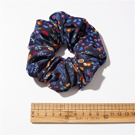 Wholesale of new spring and summer fresh and delicate floral hair bands from Japanese and Korean online shopping sources. Instagram-style Japanese-style women's headwear fabric bands Application Scenario