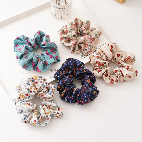 Wholesale of new spring and summer fresh and delicate floral hair bands from Japanese and Korean online shopping sources. Instagram-style Japanese-style women's headwear fabric bands details Picture