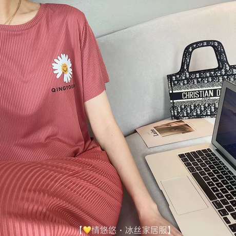 Short-sleeved ice silk home wear, Daisy print casual and fashionable set, home outerwear pajama set Application Scenario
