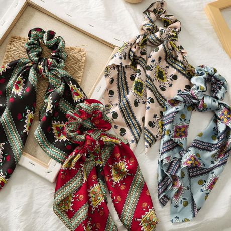 Wholesale of large ribbon hair bands, long fabric bands, silk chains, large intestine bands and ponytail hair accessories from Europe and America Application Scenario