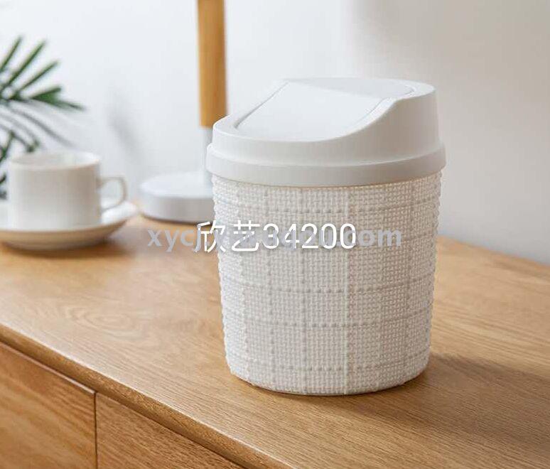 Creative mini covered desktop trash can Application Scenario