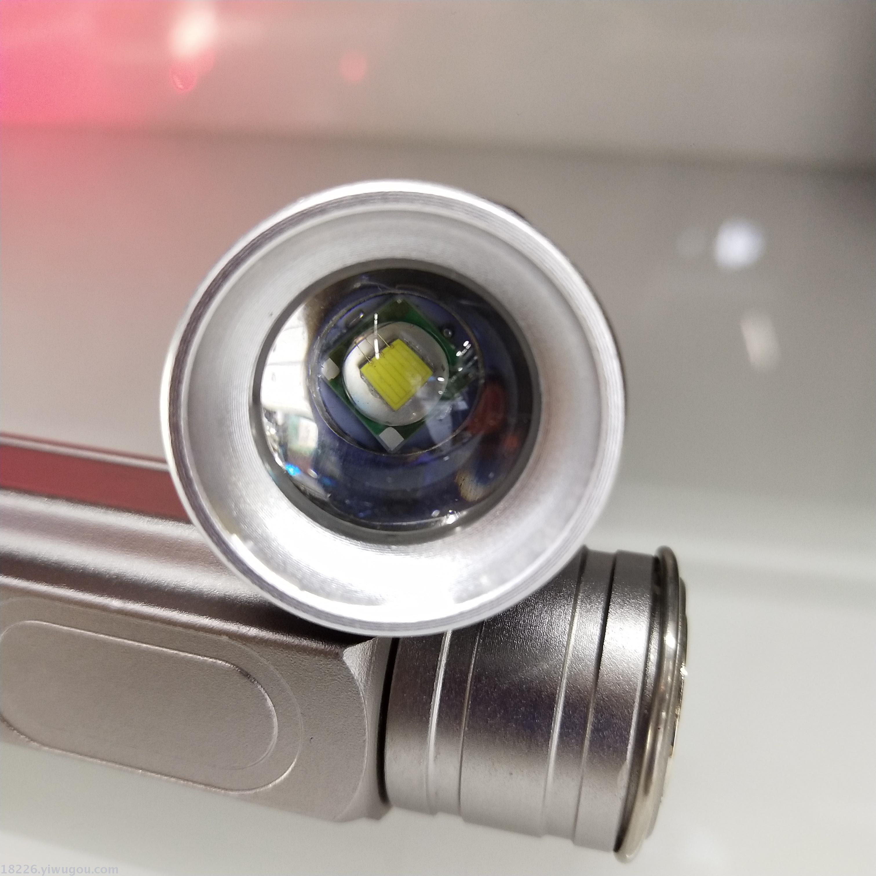 电池/灯/电筒(电子)白底实物图