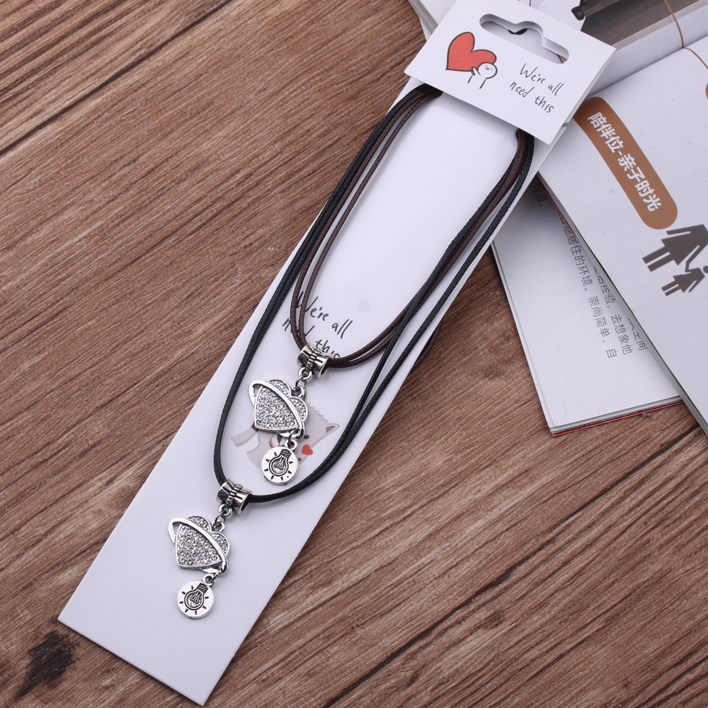 10-yuan store supply: Japanese and Korean leather rope couple necklaces, alloy heart pendants, 2 pieces of necklaces, male and female student accessories Item Picture