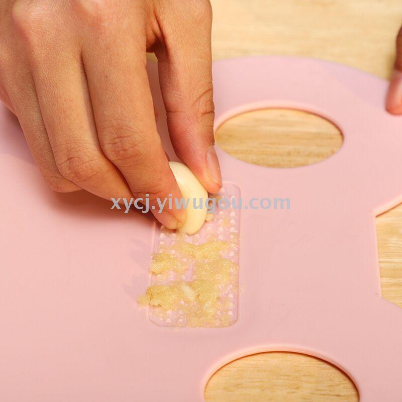 Thick plastic large cutting board, household auxiliary food cutting board details Picture