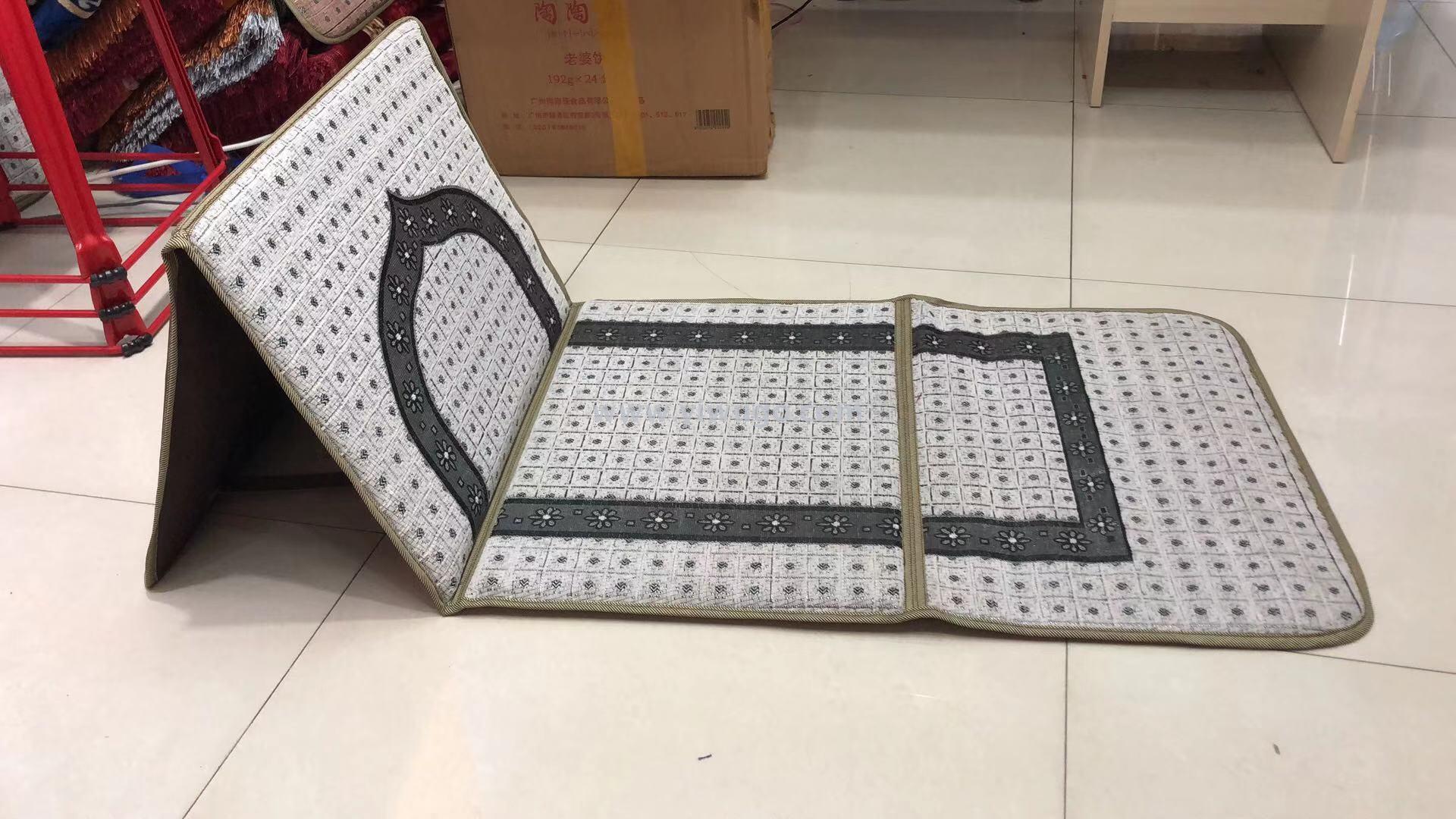 New Muslim folding prayer carpet, Middle East prayer carpet with backrest, prayer pad, Muslim carpet from Arab countries Application Scenario