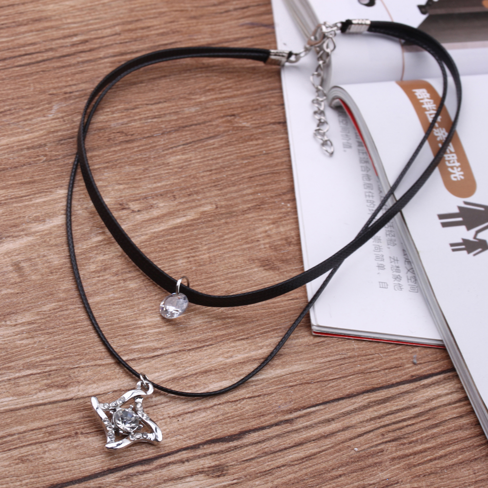 A simple and fashionable Korean double-layer velvet leather necklace and collar. A Korean leather rope diamond-encrusted pendant necklace and short collar decoration Application Scenario