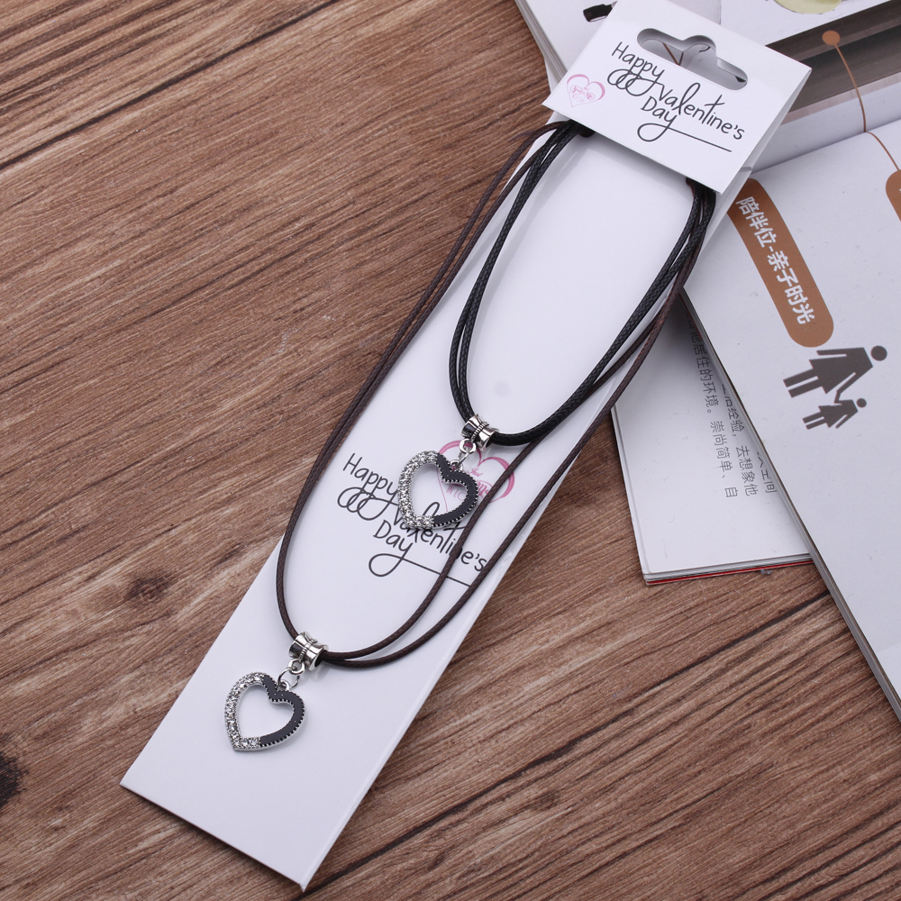 10-yuan store supply: Japanese and Korean leather rope couple necklaces, alloy heart pendants, 2 pieces of necklaces, male and female student accessories Specification image