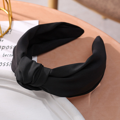 Cross-border exclusive supply of popular single-color hair bands for Europe and America, wide-edge bow, simple headbands, and solid-color knotted hair bands Application Scenario