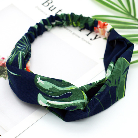 The new summer ins fabric cross chiffon headband features a Korean mid-cross knot for women's banana leaf flamingos Application Scenario