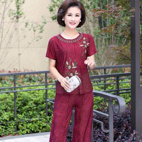 Factory direct sales Mom Set 2020 New Summer Ice Silk Imitation two-piece set for middle-aged and elderly plus-size women's summer wear Application Scenario