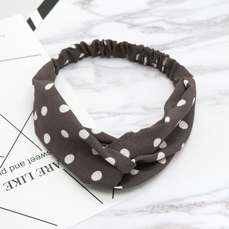 Korean-style best-selling artistic polka dot headwear and accessories, fashionable bathing, makeup, hair tie and headband manufacturer wholesale Application Scenario