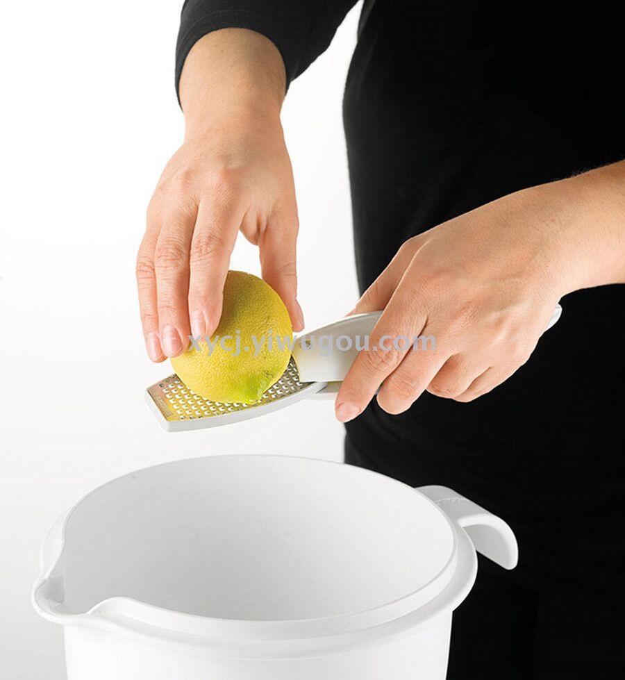 Manual lemon juicer, ginger and garlic puree, ginger grater