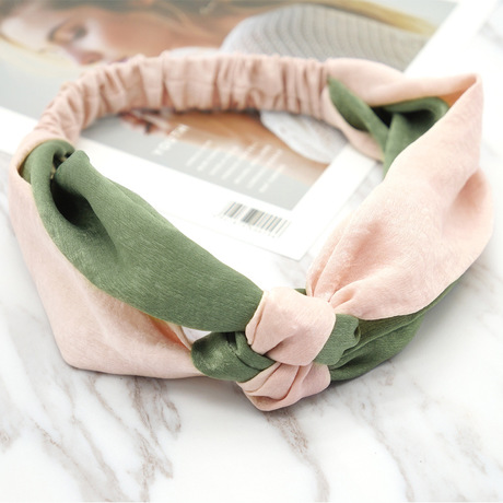 Wholesale of creative two-color splicing hair accessories, cross hair bands, retro satin hair bands, Chinese knots, and colorful headwear Application Scenario