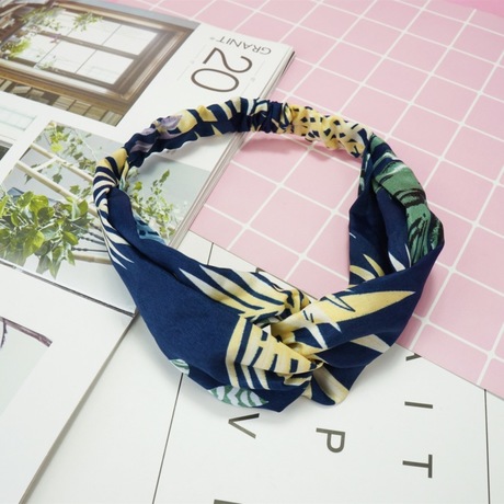 New autumn and winter fabric hair bands, Korean style, fresh and artistic, leaf fabric knotted and crossed hair bands, makeup tie hair bands Application Scenario
