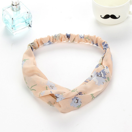 The Korean-style hair band with cross wide edges, made of fabric, is versatile and super fairy-like headwear. It's fresh and simple like a forest girl's facial hair band and sweet hair tie full figure