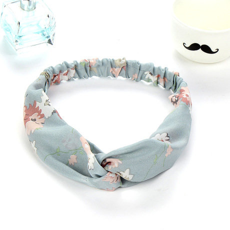 The Korean-style hair band with cross wide edges, made of fabric, is versatile and super fairy-like headwear. It's fresh and simple like a forest girl's facial hair band and sweet hair tie Item Picture